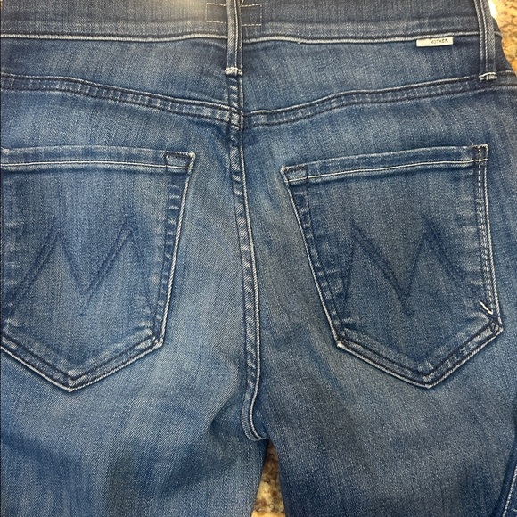 MOTHER the mid rise dazzler crop fray jeans rinse- squeeze it inseam 26” - Picture 11 of 15